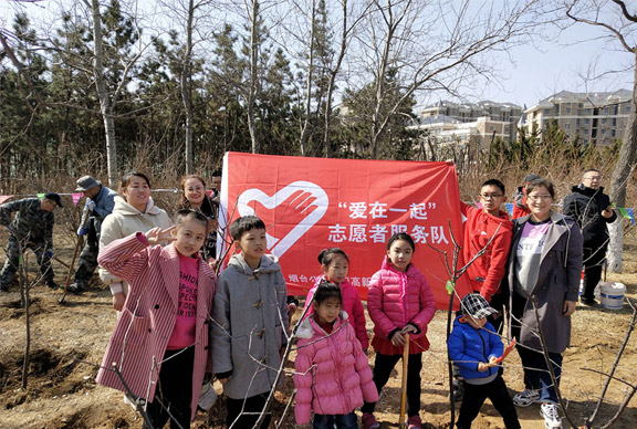 當(dāng)雷鋒月和植樹(shù)節(jié)相遇——相約春天，播種綠色，志愿精神薪火傳